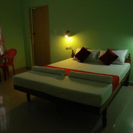 Shirleys Beach Hotel Kovalam Exterior photo