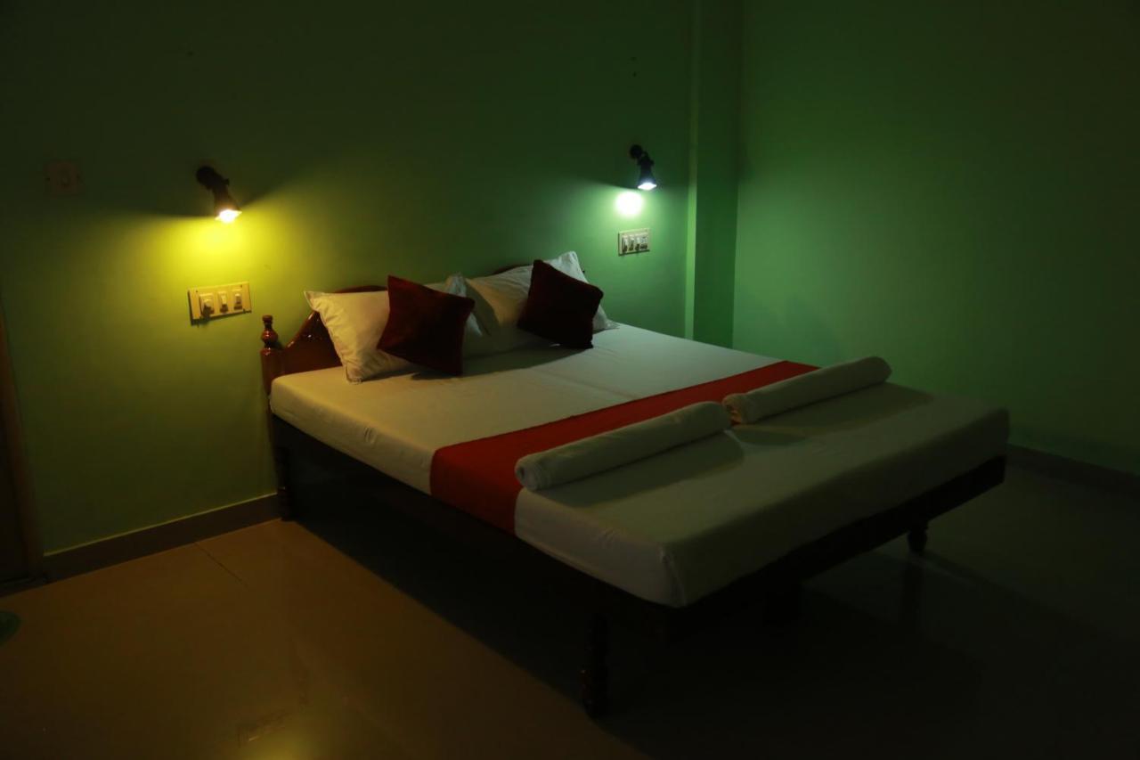 Shirleys Beach Hotel Kovalam Exterior photo