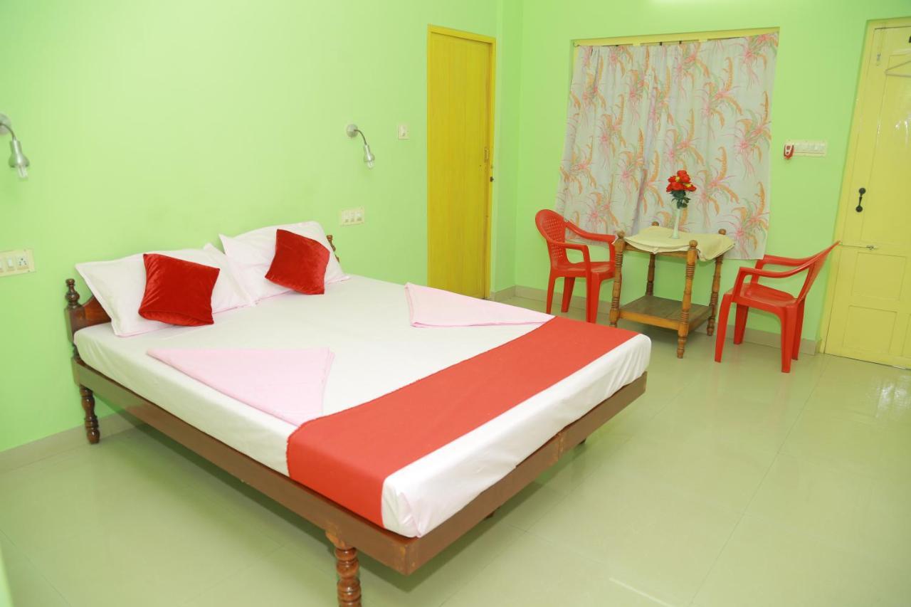 Shirleys Beach Hotel Kovalam Exterior photo