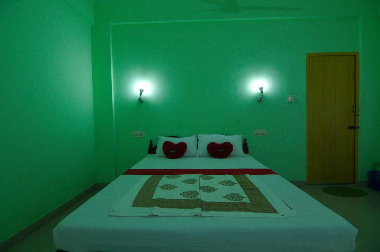 Shirleys Beach Hotel Kovalam Exterior photo