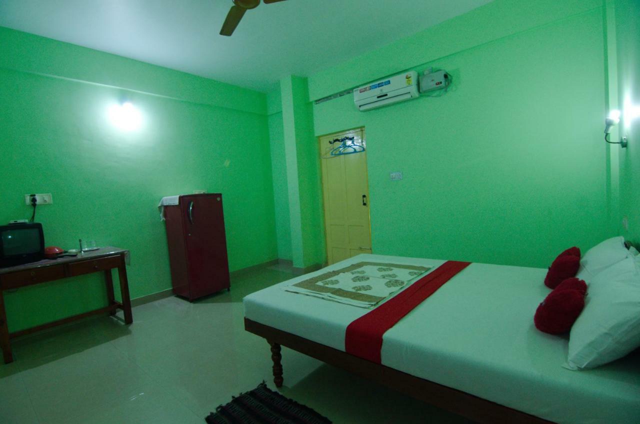 Shirleys Beach Hotel Kovalam Exterior photo